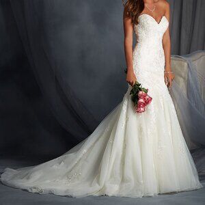 SAMPLE Fit & Flare Sexy Lace Wedding Dress Romantic Mermaid, Light Gold & Ivory